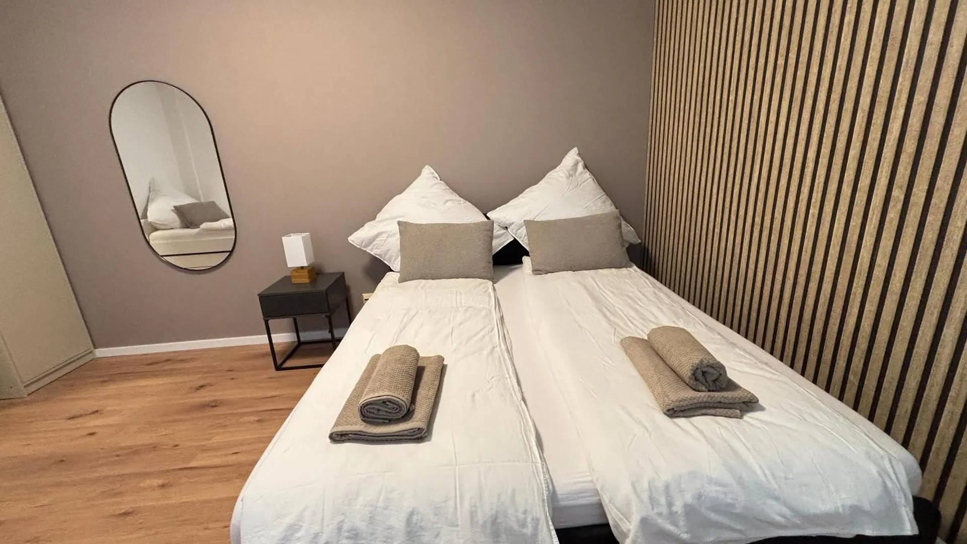 160Qm - 6 Zimmer - Parkplatz - Zentrum - Mallibase Apartments ハノーファー 0*,  ドイツ